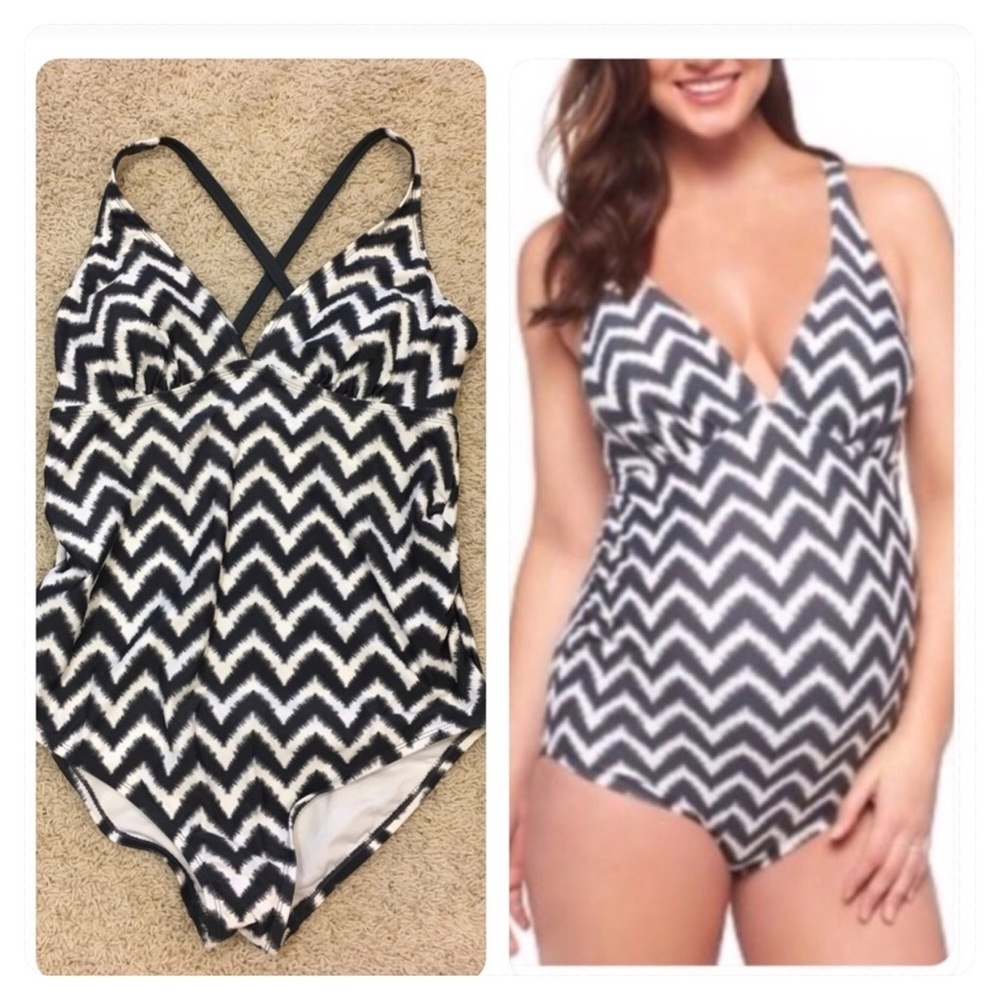 NWT! Liz Lange maternity chevron swimsuit
